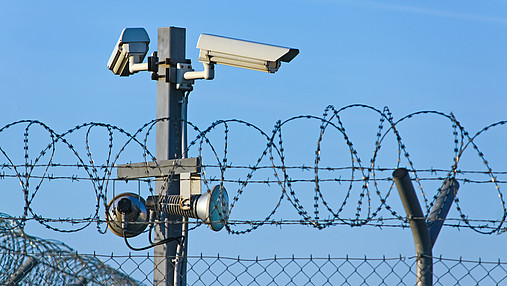 Der Personalmangel in Deutschlands Gefängnissen geht zulasten der Resozialisierung, mahnt der BSBS (Symbolbild).